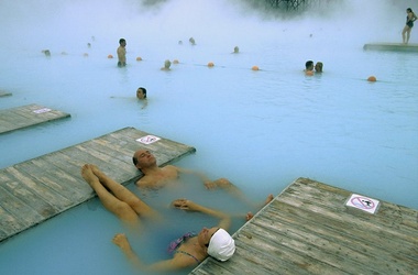 Горячие источники «Голубая лагуна» подпортили рейтинг исландской столице из-за дорогих билетов. Фото: National Geographic